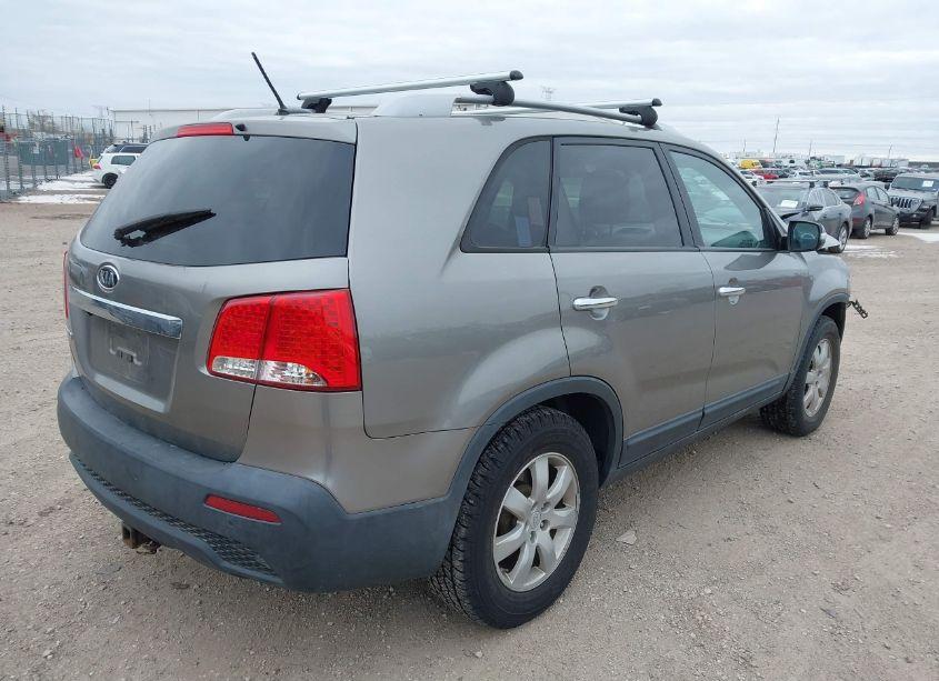 Photo 4 of 2011 Kia Sorento LX (VIN 5XYKT4A13BG157727)