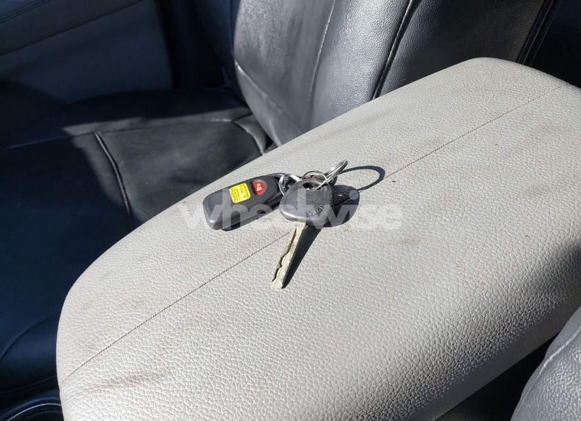 Photo 11 of 2011 Kia Sorento LX (VIN 5XYKT4A13BG159218)