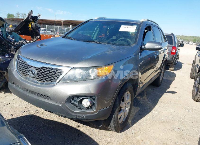 Photo 2 of 2011 Kia Sorento LX (VIN 5XYKT4A13BG159218)
