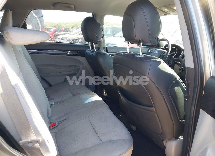 Photo 8 of 2011 Kia Sorento LX (VIN 5XYKT4A13BG159218)