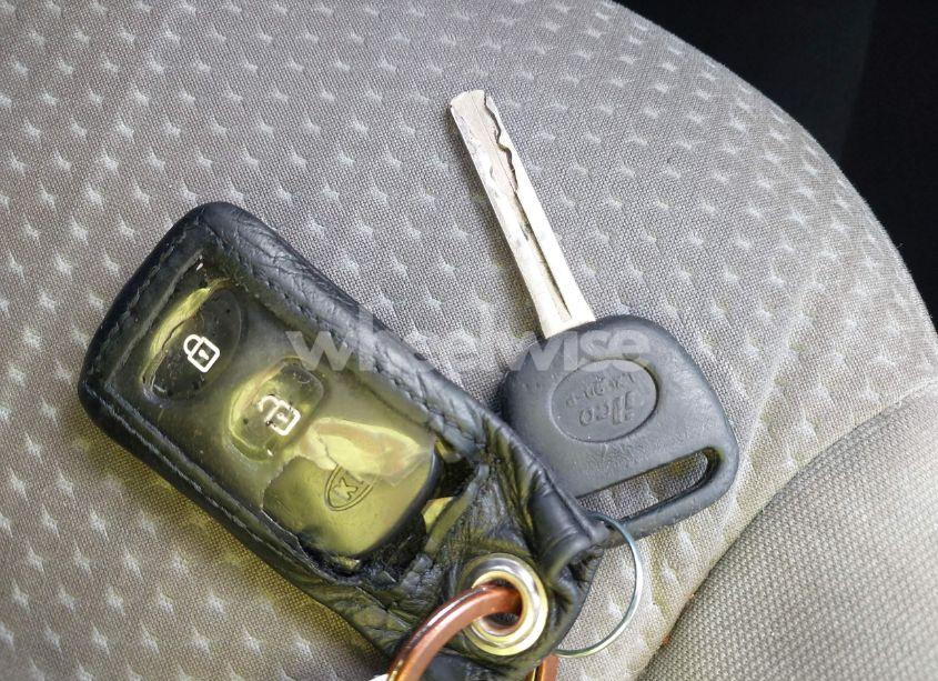 Photo 11 of 2011 Kia Sorento LX (VIN 5XYKT4A13BG186953)