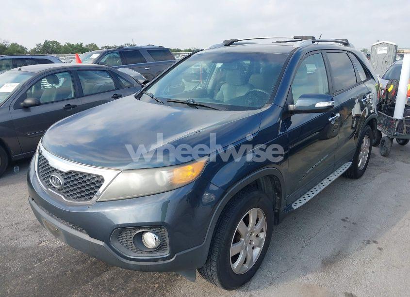 Photo 2 of 2011 Kia Sorento LX (VIN 5XYKT4A13BG186953)