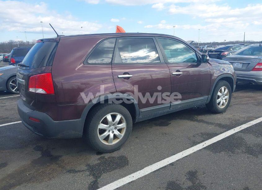Photo 4 of 2012 Kia Sorento LX (VIN 5XYKT4A13CG298427)