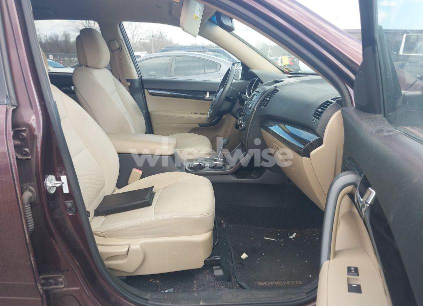 Photo 5 of 2012 Kia Sorento LX (VIN 5XYKT4A13CG298427)