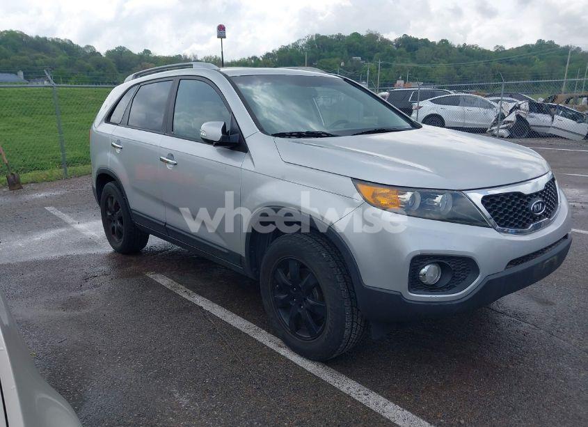 2011 Kia Sorento LX (VIN 5XYKT4A14BG074310) main photo