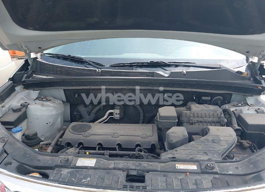 Photo 10 of 2011 Kia Sorento LX (VIN 5XYKT4A14BG074310)