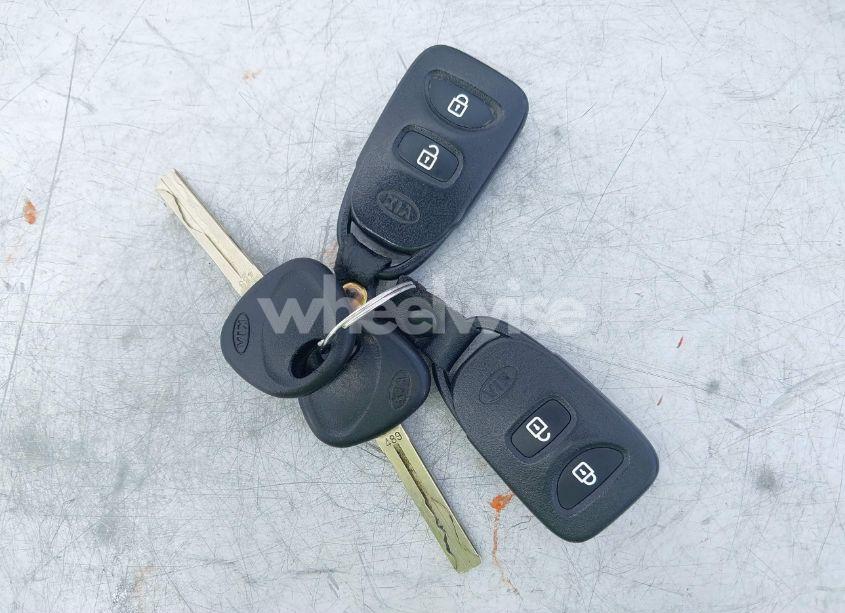 Photo 11 of 2011 Kia Sorento LX (VIN 5XYKT4A14BG074310)