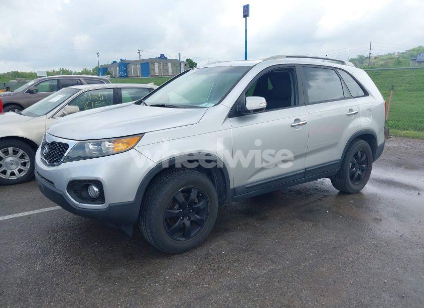 Photo 2 of 2011 Kia Sorento LX (VIN 5XYKT4A14BG074310)