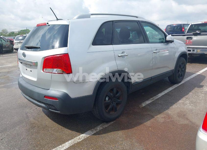 Photo 4 of 2011 Kia Sorento LX (VIN 5XYKT4A14BG074310)