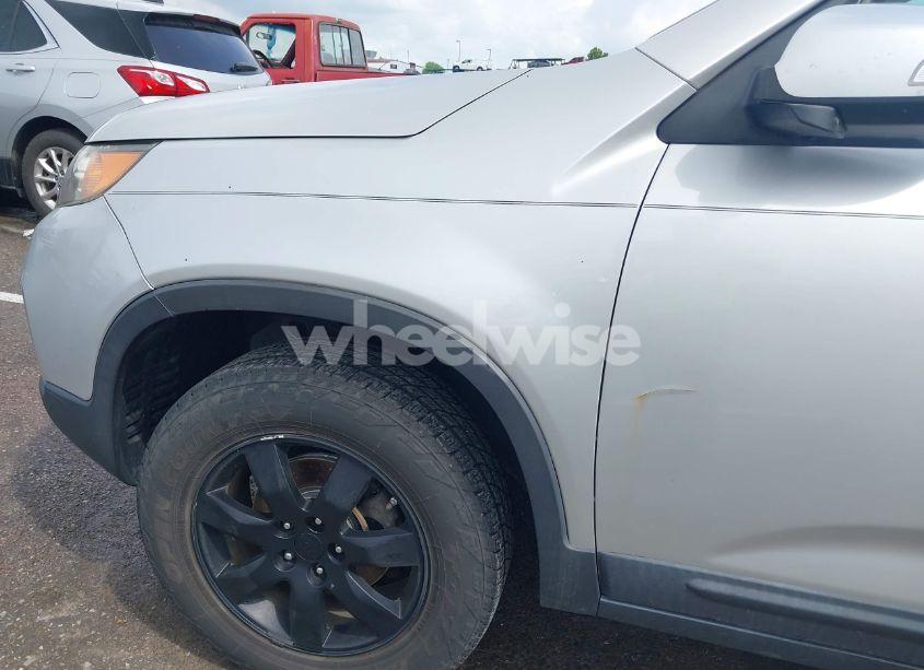 Photo 6 of 2011 Kia Sorento LX (VIN 5XYKT4A14BG074310)