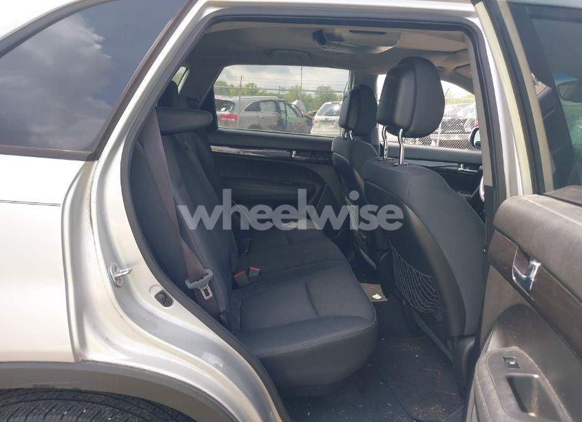 Photo 8 of 2011 Kia Sorento LX (VIN 5XYKT4A14BG074310)