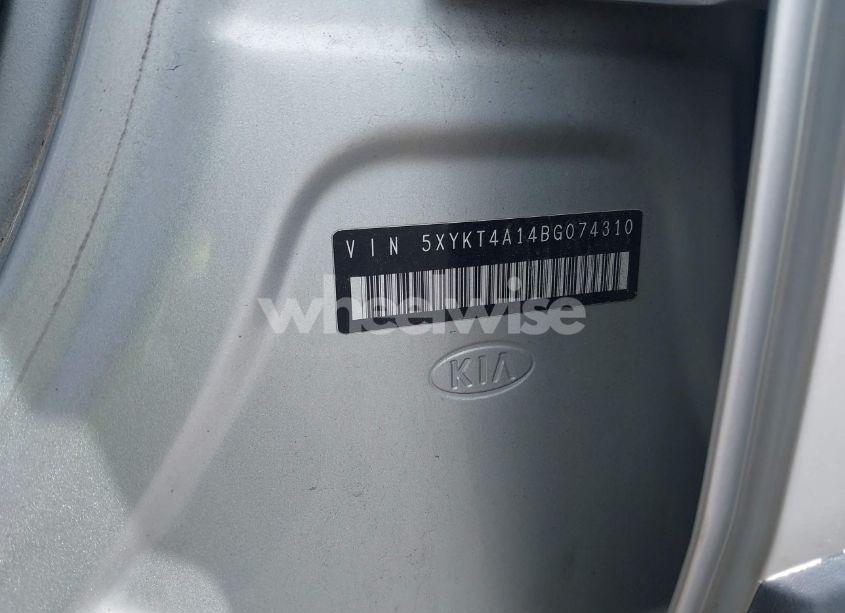 Photo 9 of 2011 Kia Sorento LX (VIN 5XYKT4A14BG074310)