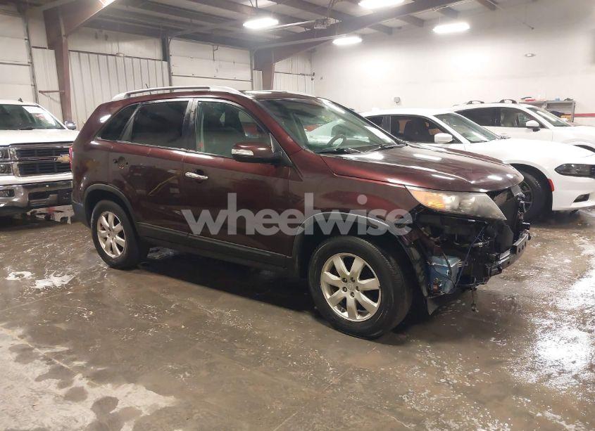 2011 Kia Sorento LX (VIN 5XYKT4A14BG116815) main photo