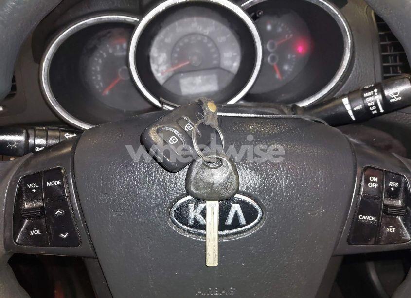 Photo 11 of 2011 Kia Sorento LX (VIN 5XYKT4A14BG116815)