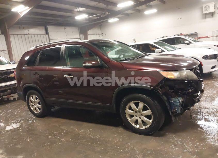 Photo 14 of 2011 Kia Sorento LX (VIN 5XYKT4A14BG116815)