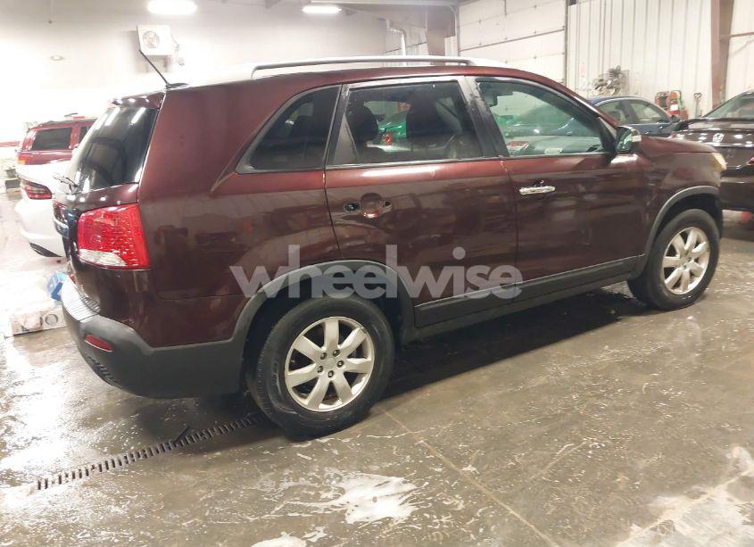 Photo 4 of 2011 Kia Sorento LX (VIN 5XYKT4A14BG116815)