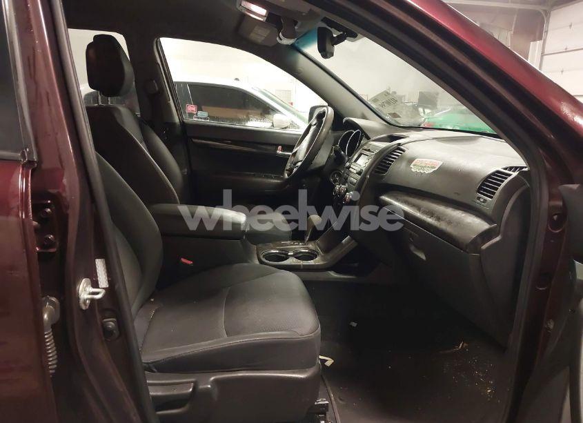 Photo 5 of 2011 Kia Sorento LX (VIN 5XYKT4A14BG116815)