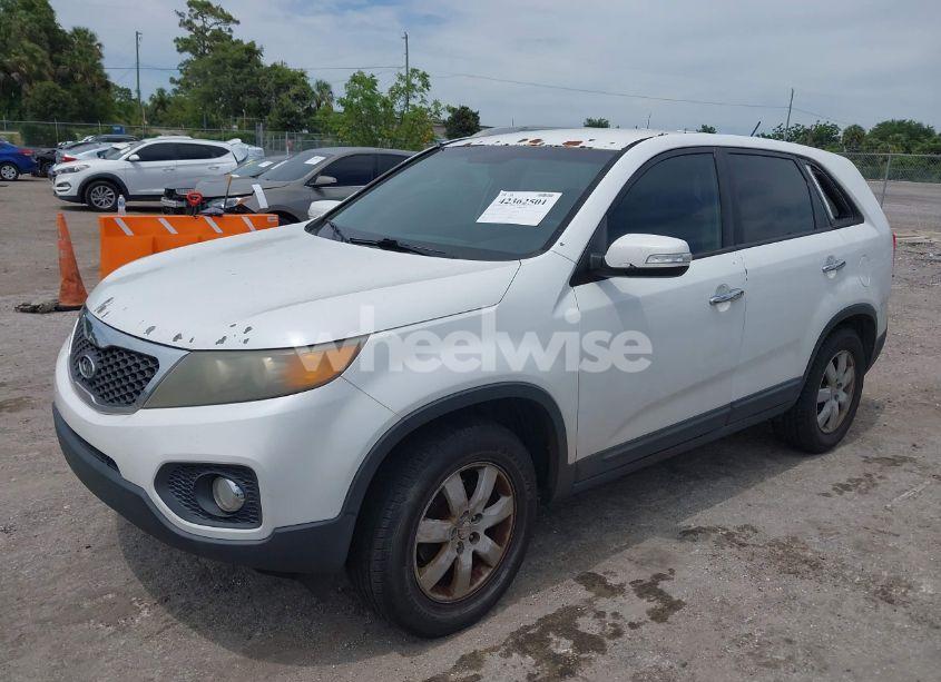 Photo 2 of 2011 Kia Sorento LX (VIN 5XYKT4A14BG125773)