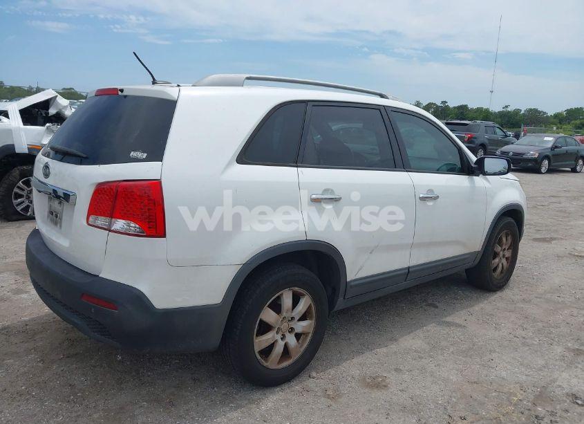 Photo 4 of 2011 Kia Sorento LX (VIN 5XYKT4A14BG125773)
