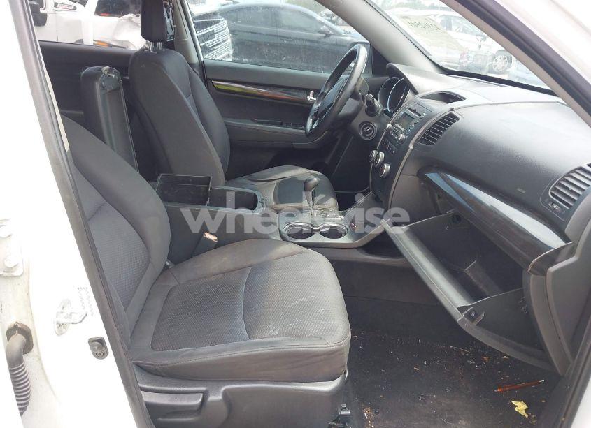 Photo 5 of 2011 Kia Sorento LX (VIN 5XYKT4A14BG125773)