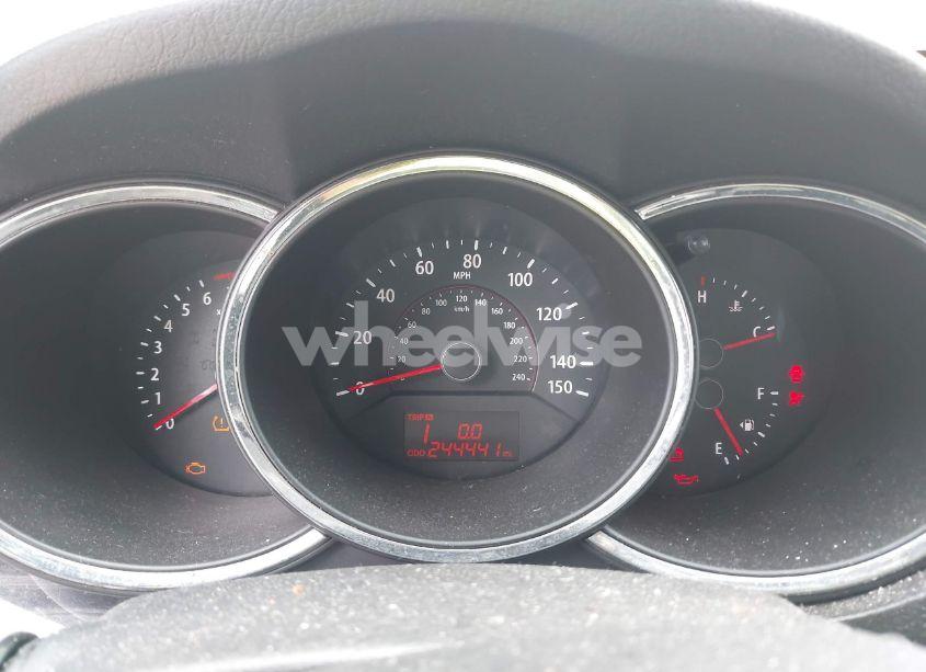 Photo 7 of 2011 Kia Sorento LX (VIN 5XYKT4A14BG125773)