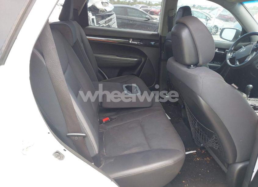Photo 8 of 2011 Kia Sorento LX (VIN 5XYKT4A14BG125773)