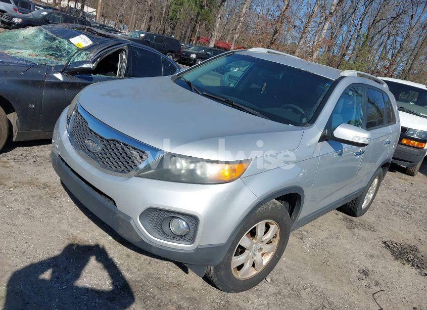 Photo 2 of 2011 Kia Sorento LX (VIN 5XYKT4A14BG127264)