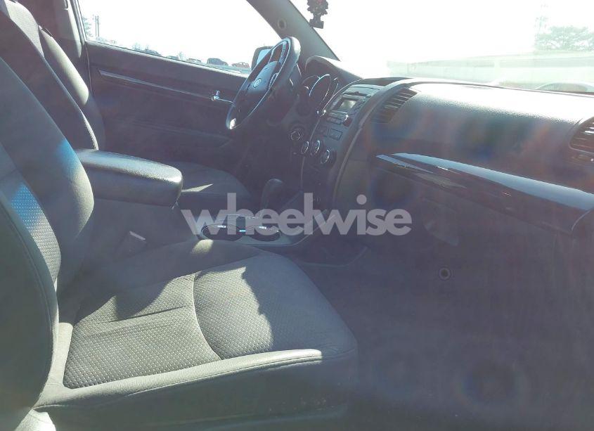 Photo 5 of 2011 Kia Sorento LX (VIN 5XYKT4A14BG127264)