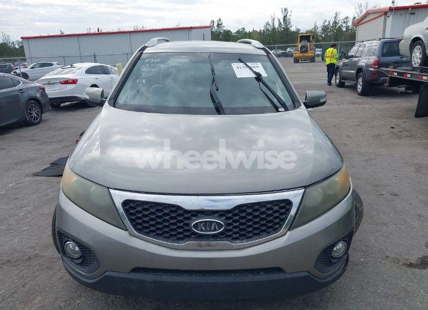 Photo 12 of 2011 Kia Sorento LX (VIN 5XYKT4A14BG138426)