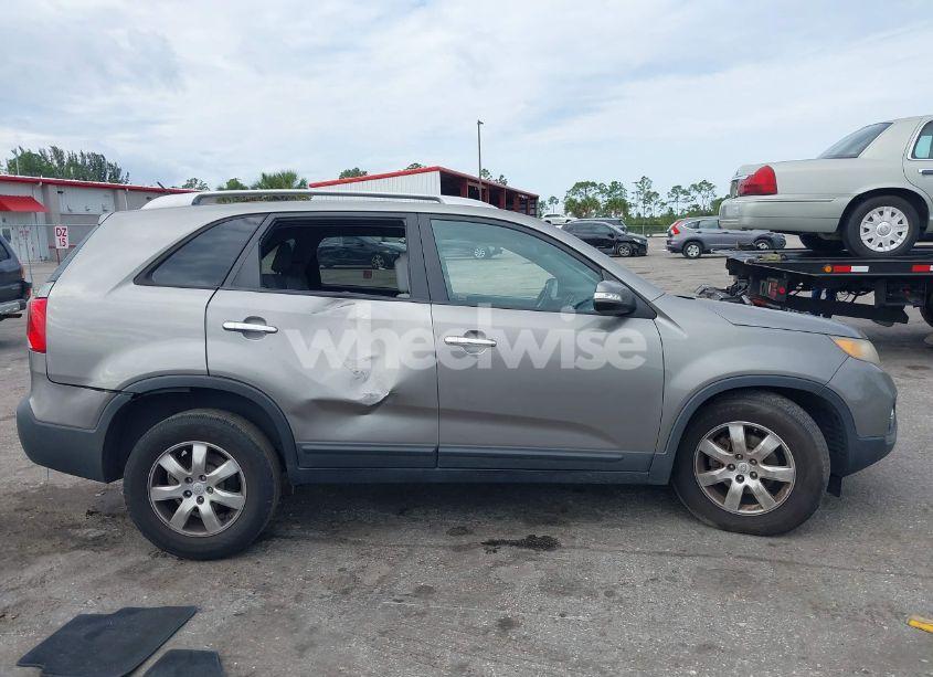 Photo 13 of 2011 Kia Sorento LX (VIN 5XYKT4A14BG138426)