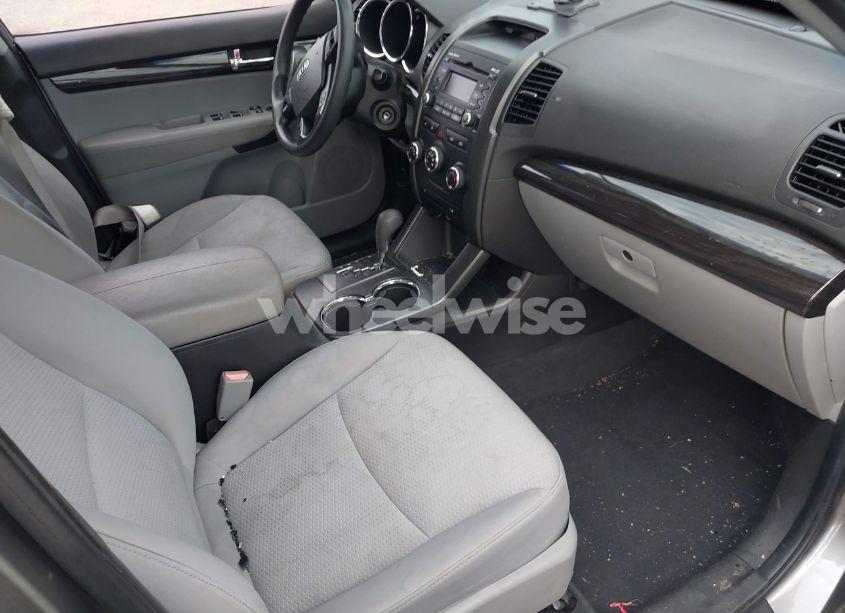 Photo 5 of 2011 Kia Sorento LX (VIN 5XYKT4A14BG138426)