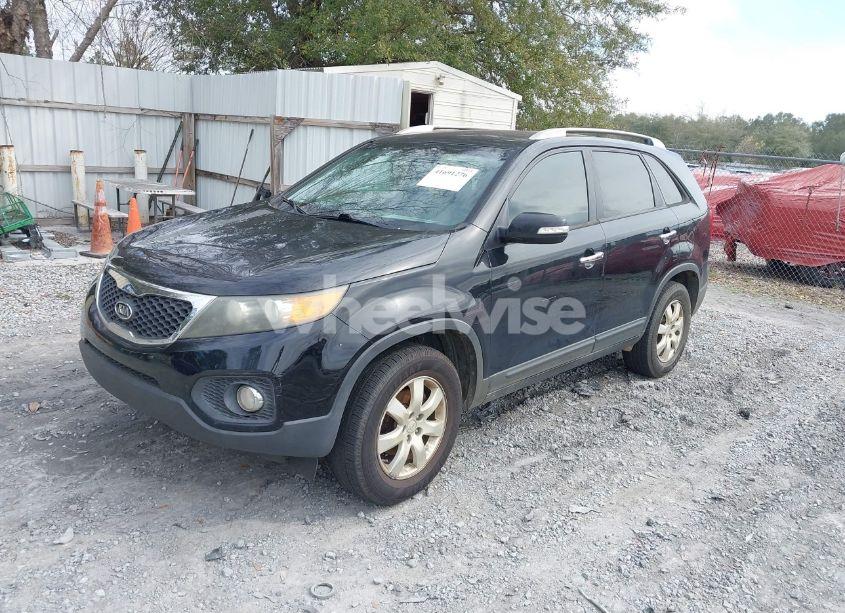 Photo 2 of 2011 Kia Sorento LX (VIN 5XYKT4A15BG117021)