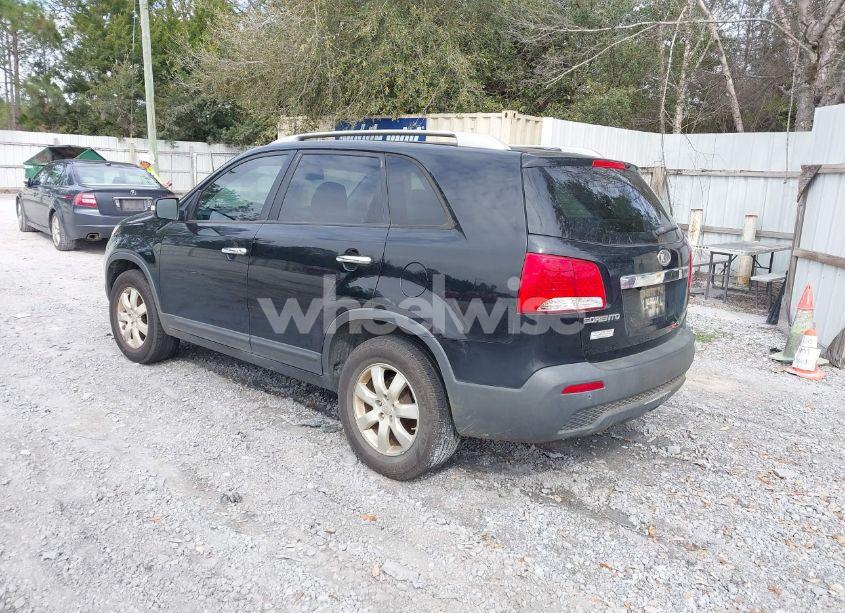 Photo 3 of 2011 Kia Sorento LX (VIN 5XYKT4A15BG117021)