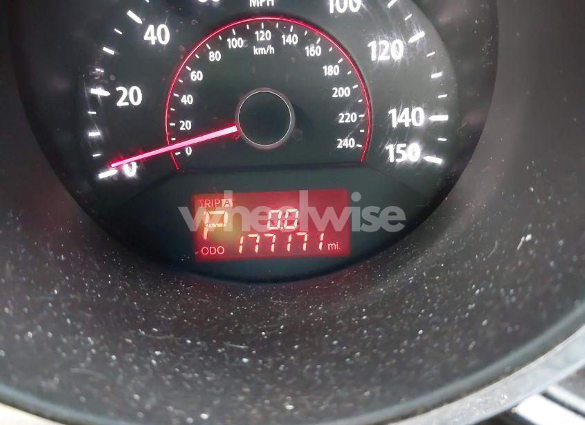 Photo 7 of 2011 Kia Sorento LX (VIN 5XYKT4A15BG117021)