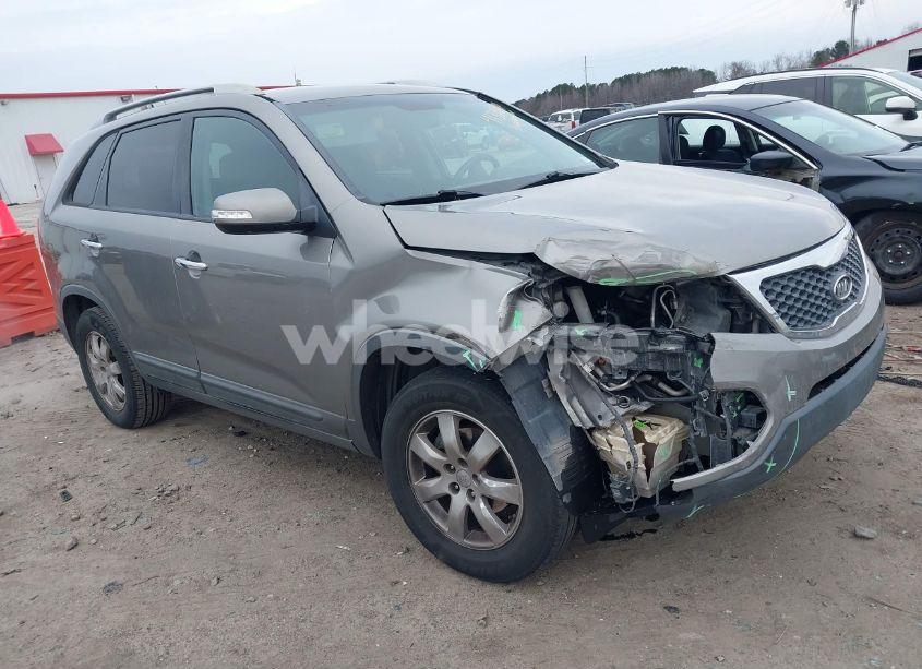 2011 Kia Sorento LX (VIN 5XYKT4A15BG117388) main photo