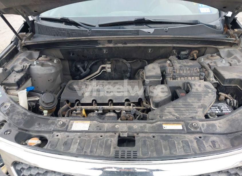 Photo 10 of 2011 Kia Sorento LX (VIN 5XYKT4A15BG117388)