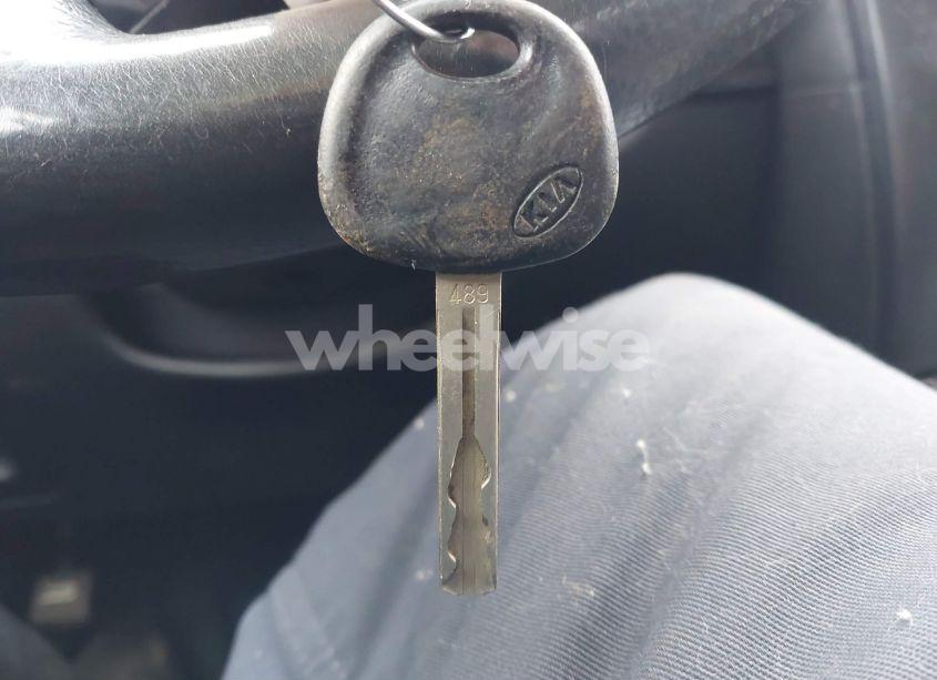 Photo 11 of 2011 Kia Sorento LX (VIN 5XYKT4A15BG117388)