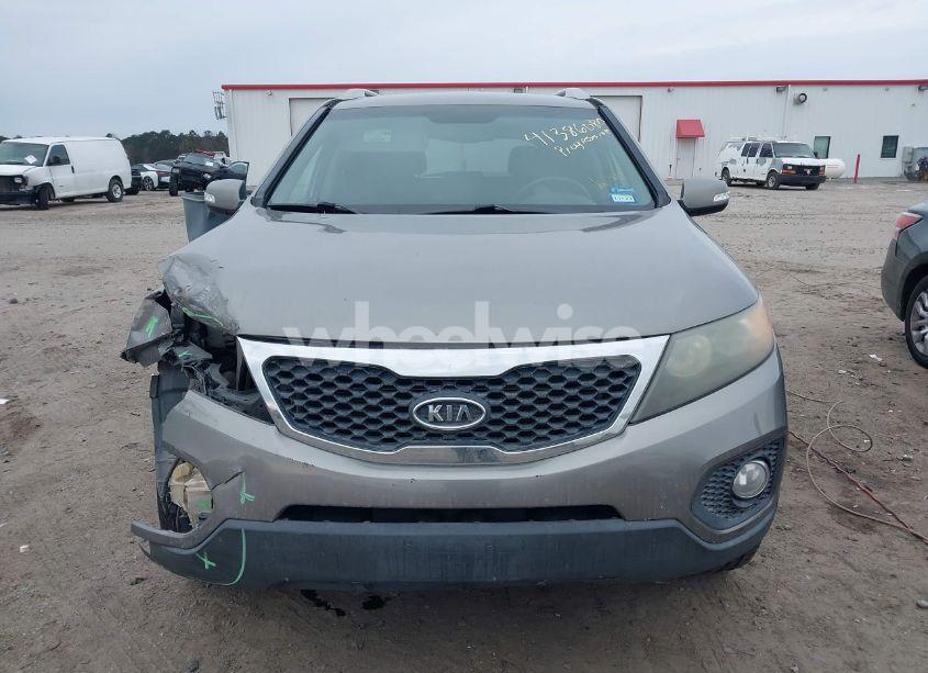 Photo 12 of 2011 Kia Sorento LX (VIN 5XYKT4A15BG117388)