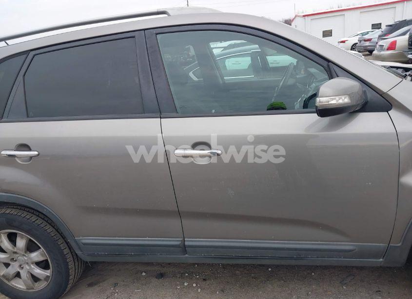 Photo 13 of 2011 Kia Sorento LX (VIN 5XYKT4A15BG117388)