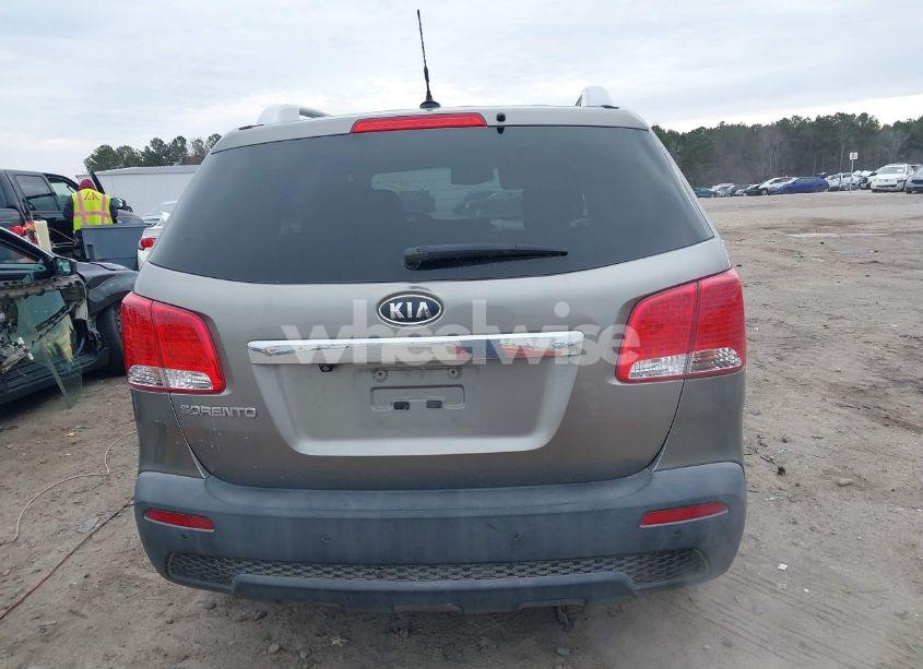 Photo 16 of 2011 Kia Sorento LX (VIN 5XYKT4A15BG117388)