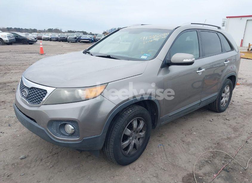 Photo 2 of 2011 Kia Sorento LX (VIN 5XYKT4A15BG117388)