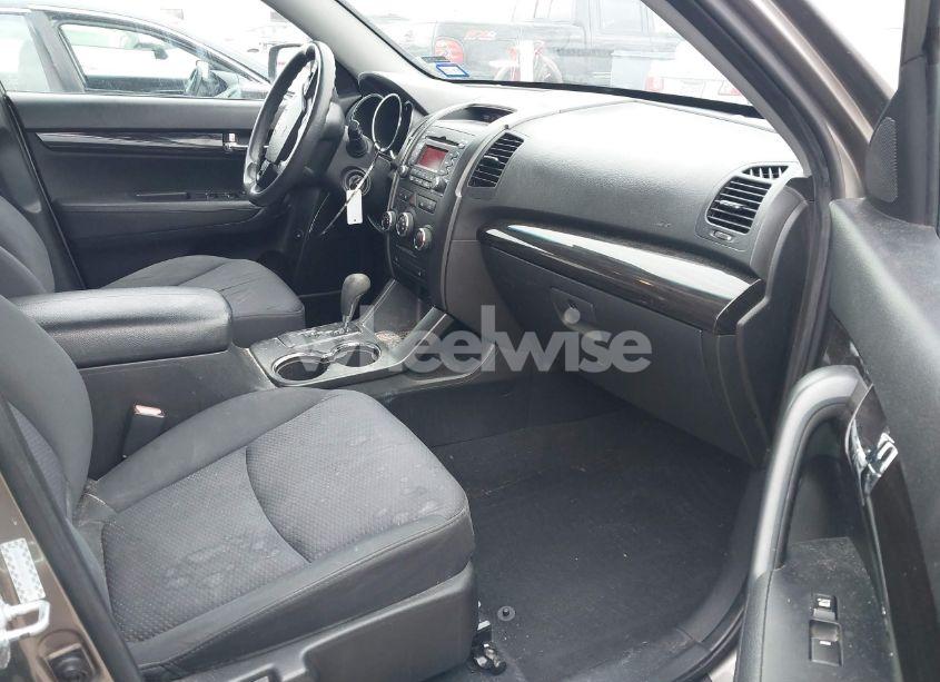 Photo 5 of 2011 Kia Sorento LX (VIN 5XYKT4A15BG117388)