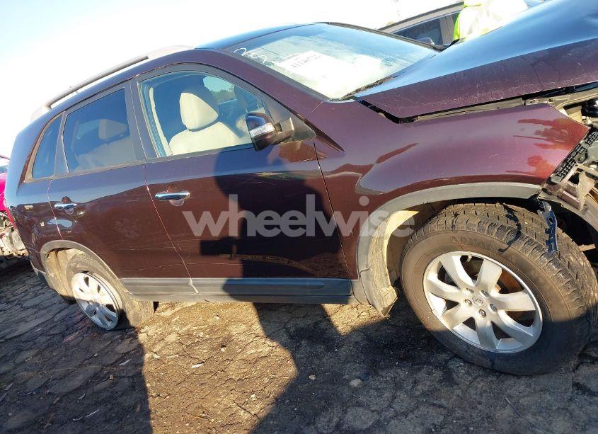 Photo 13 of 2011 Kia Sorento LX (VIN 5XYKT4A15BG162573)