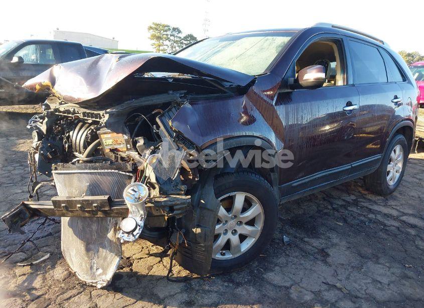 Photo 2 of 2011 Kia Sorento LX (VIN 5XYKT4A15BG162573)