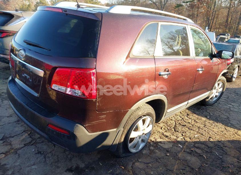 Photo 4 of 2011 Kia Sorento LX (VIN 5XYKT4A15BG162573)