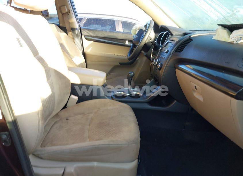 Photo 5 of 2011 Kia Sorento LX (VIN 5XYKT4A15BG162573)