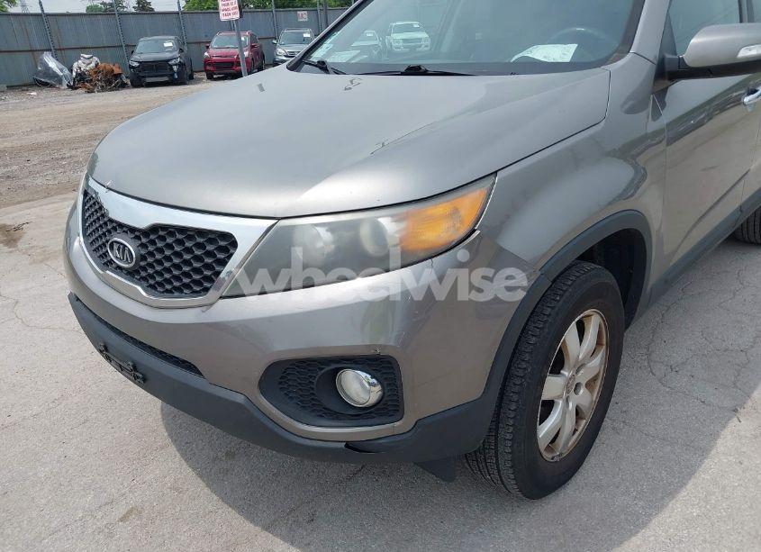 Photo 6 of 2011 Kia Sorento LX (VIN 5XYKT4A15BG184198)