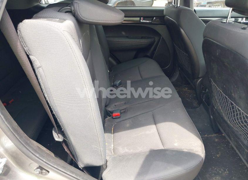 Photo 8 of 2011 Kia Sorento LX (VIN 5XYKT4A15BG184198)