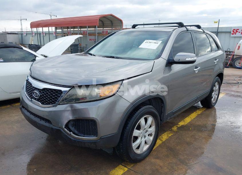 Photo 2 of 2012 Kia Sorento LX (VIN 5XYKT4A15CG203897)