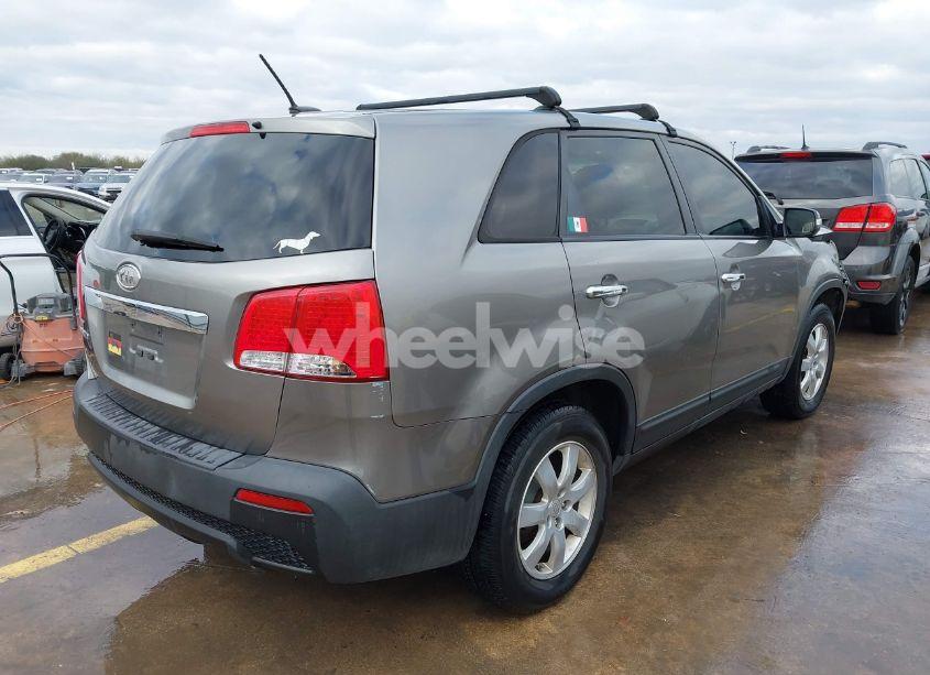 Photo 4 of 2012 Kia Sorento LX (VIN 5XYKT4A15CG203897)